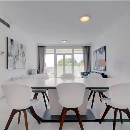 Stunning Penthouse In Golden Mile *