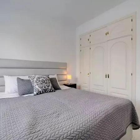Stunning Penthouse In Golden Mile Apartment