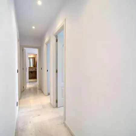 Stunning Penthouse In Golden Mile Apartment *